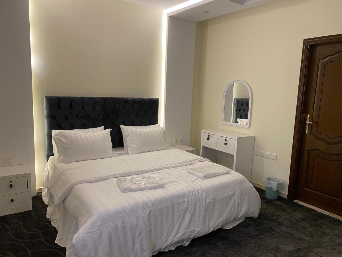 Al Diyafah Apts Медина Екстериор снимка